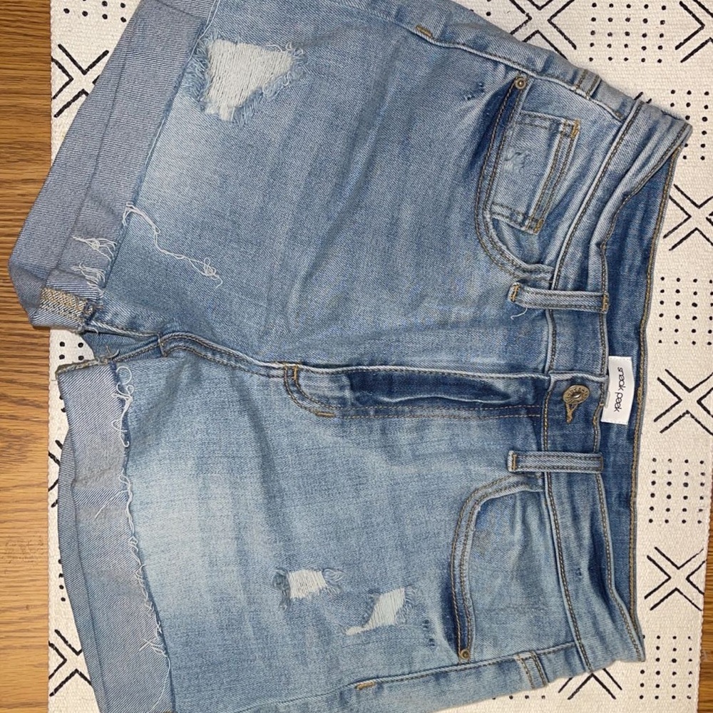 Sneak Peek Shorts